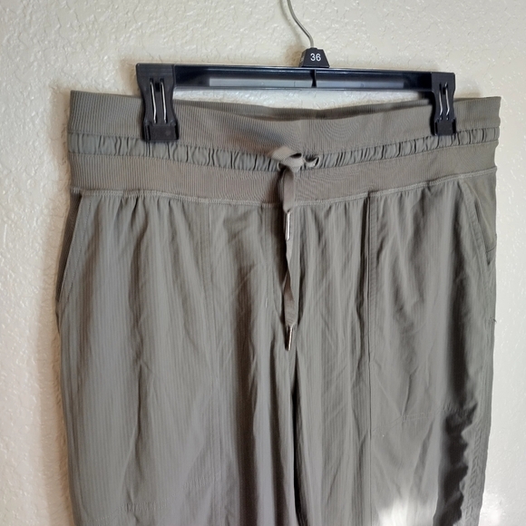 Lululemon Dance Studio Crop  25" Grey Sage Sz 10 - Picture 3 of 8